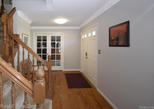 757 Englewood Dr, Rochester, MI 48309-1066