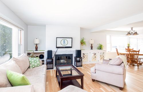 9705 Center St, Milwaukee, WI 53222-4526