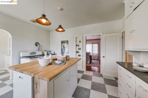 1310 Santa Fe, Berkeley CA 94702-1027 exterior