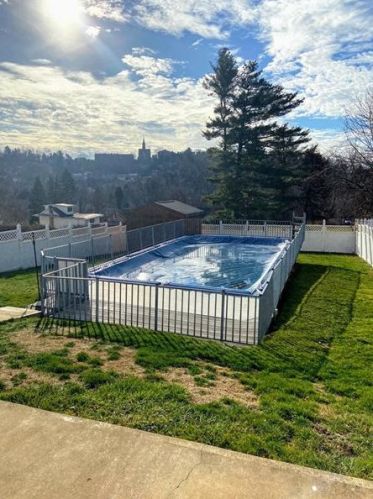 472 1st St, Pittsburgh PA 15227-3800 exterior