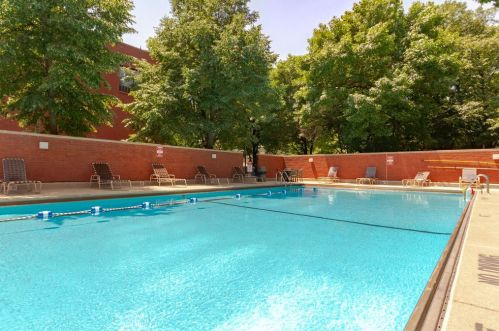 901 Plymouth Ct, Chicago IL  60605-2059 exterior