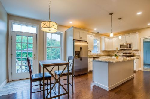 362 Grant Rd, Newmarket NH 03857-2108 exterior