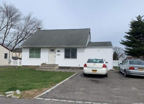 167 Van Buren St, Babylon, NY 11704-3410
