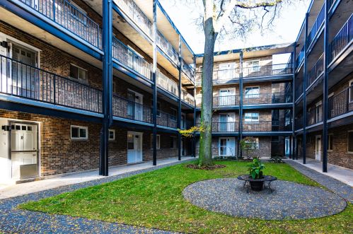 1321 Birchwood Ave, Chicago, IL 60626-1814