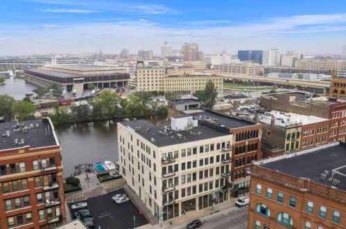 205 Water St, Milwaukee WI 53202-5730 exterior