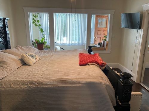 215 Gladstone St, Boston MA exterior