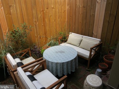 324 Camac St, Philadelphia PA 19140-4214 exterior