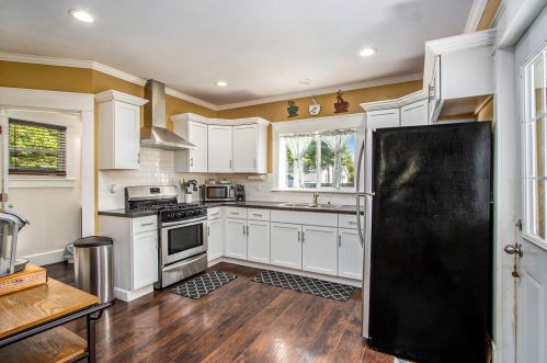 231 4 Ave, Three Rivers MI 49093-1509 exterior