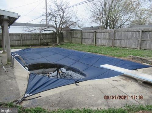 1328 Meadowvale Rd, Glen Burnie MD 21060-7017 exterior