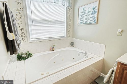 409 Chapelwood Dr, Hanover PA  17331-5232 exterior