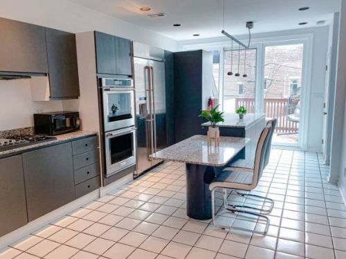 2743 Greenview Ave, Chicago IL 60657-4007 exterior