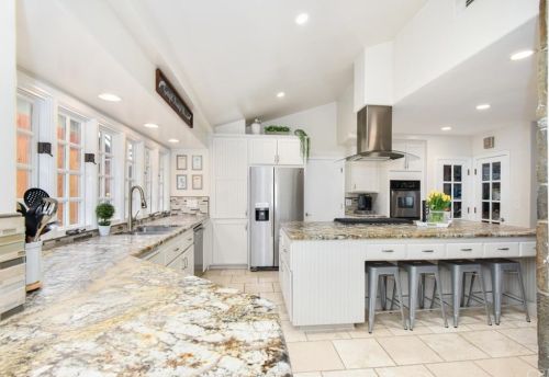 13561 Malena Dr, Tustin CA 92780-1914 exterior