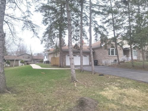 10285 Bairstow Ave, Waukegan, IL 60087-2450