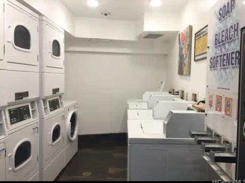 2045 Kalakaua Ave, Honolulu HI  96815-5118 exterior