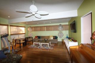 1515 Haloa Dr, Honolulu HI  96818-1812 exterior