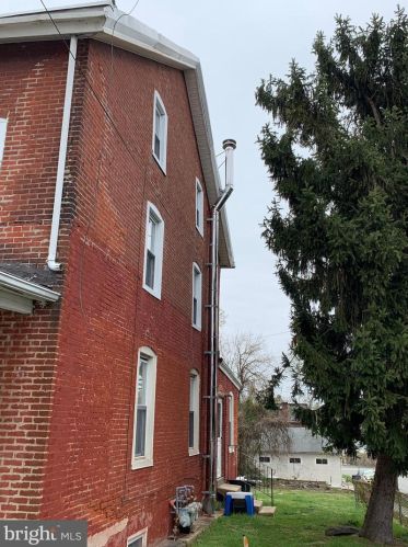 101 6 St, Darby PA 19023-2305 exterior