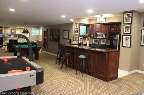 3586 Walnut Brk Dr, Rochester MI 48309-4065 exterior