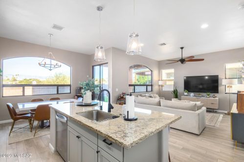 8772 Perry Park Cir, Tucson AZ 85730-1302 exterior