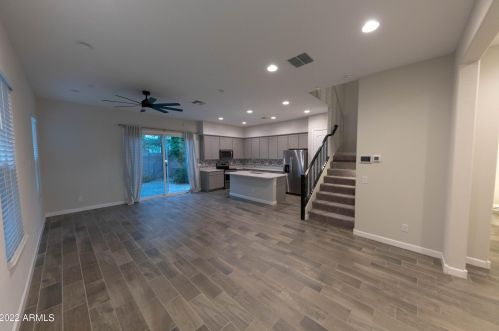 3033 37th Way, Phoenix AZ  85018-2219 exterior