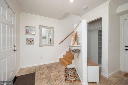 2456 Garnett Dr, Alexandria VA  22311-4908 exterior