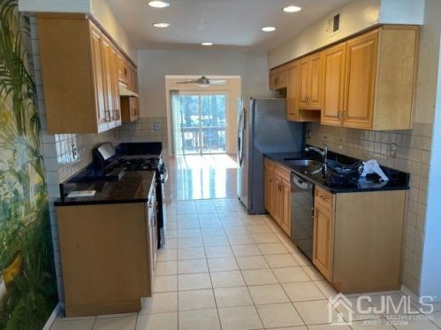 204 Merrywood Dr, Edison, NJ 08817-2504