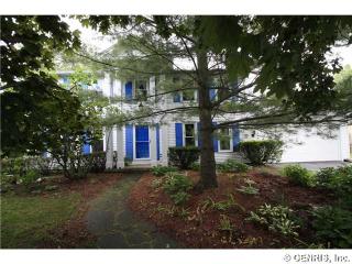 78 Orchard Creek Ln, Rochester, NY 14612-3526