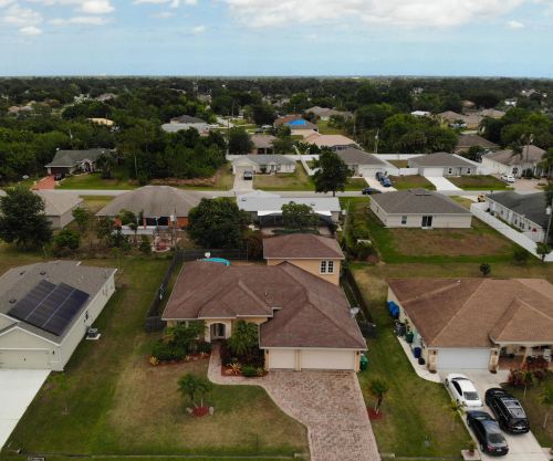 1425 Oriole Ln, Fort Pierce, FL 34953-2275