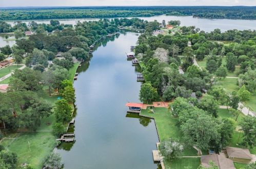 11 Lakeview Dr, Huntsville TX 77320-0247 exterior