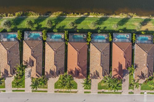 2862 Aviamar Cir, Naples FL 34114-9564 exterior