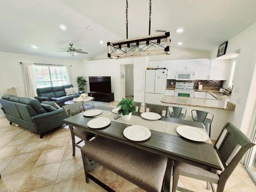 170 15th St, Naples FL 34117-3337 exterior