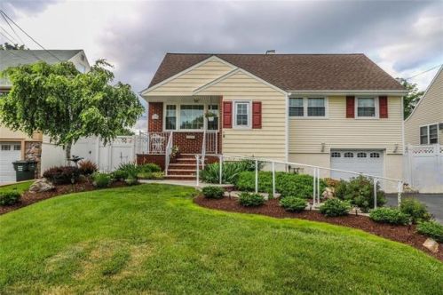 133 Isabelle St, Metuchen NJ  08840-2804 exterior