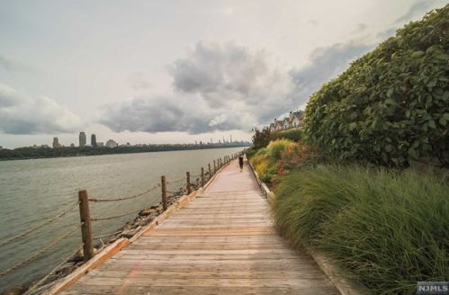 100 Grand Cove Way, Edgewater NJ  07020-7217 exterior