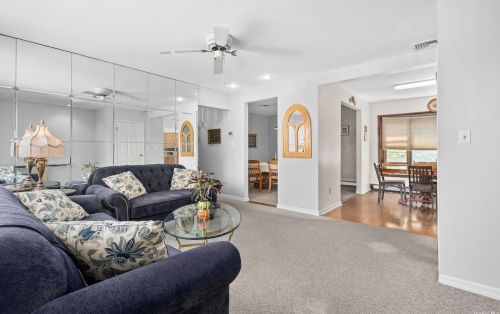 2 Furth Rd, Valley Stream NY 11581-2531 exterior