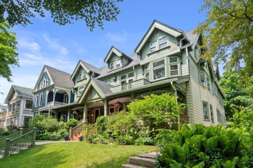 2729 Prospect Ave, Milwaukee WI 53211-3769 exterior