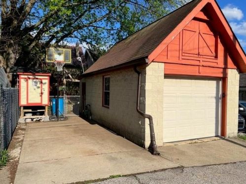 3220 Brownsville Rd, Pittsburgh PA 15227-2432 exterior