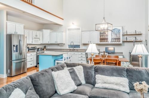 952 Eagle Lk Dr, Kalamazoo MI 49009-8429 exterior