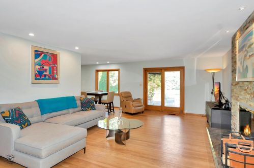 127 Grantley Ave, Elmhurst IL 60126-2362 exterior