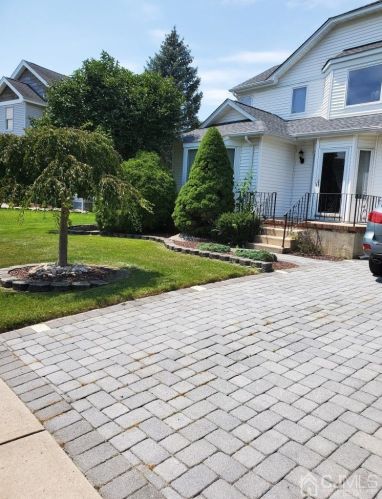 61 Princess Dr, New Brunswick NJ  08902-4104 exterior