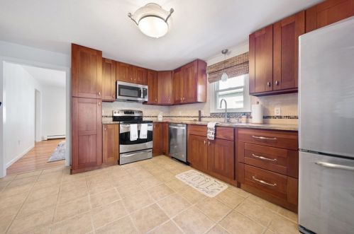 32 Hall Pl, Quincy MA 02169-4025 exterior