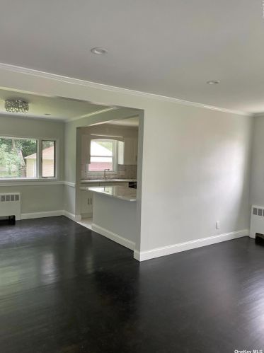 316 Arkansas Dr, Valley Stream, NY 11580-1804