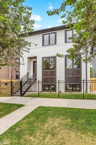 218 46th St, Chicago, IL 60653-3906
