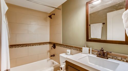 6046 Menard Ave, Chicago IL  60646-3919 exterior