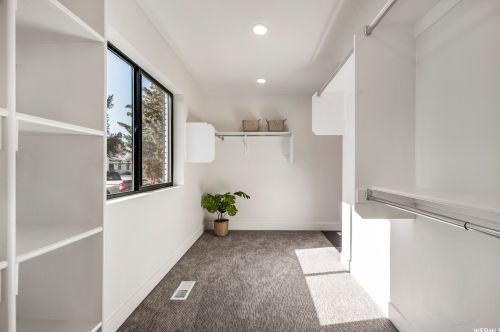 2447 Robidoux Rd, Sandy UT 84093-1129 exterior