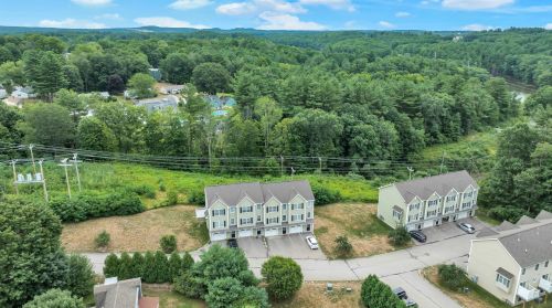 6 Townsend Dr, Dover NH 03820-6514 exterior