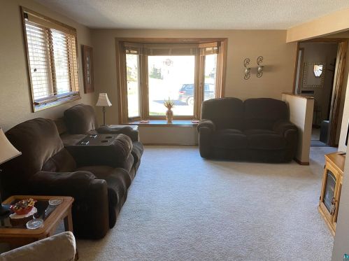 26 6 St, Duluth MN 55810-2240 exterior