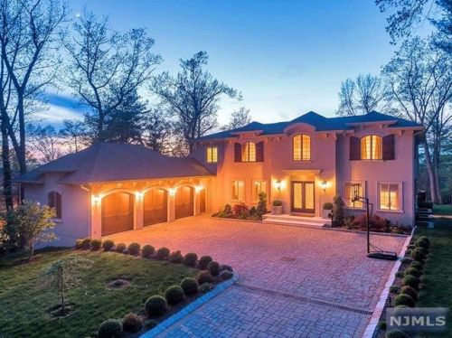 15 Stonybrook Rd, Tenafly, NJ 07670-1117