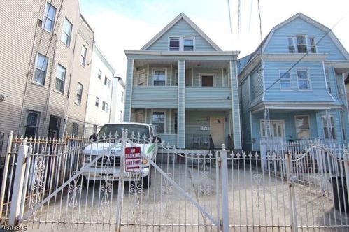 305 Woodside Ave, Newark, NJ 07104-3118