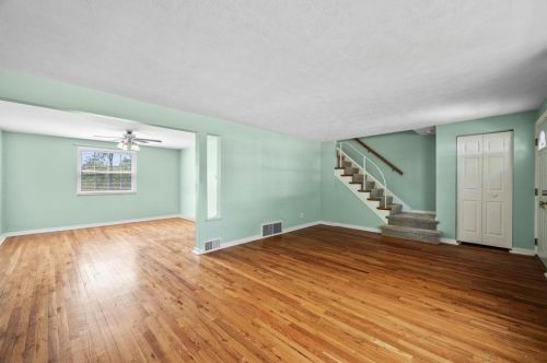 60 Chapel Dr, Pittsburgh PA  15237-2518 exterior