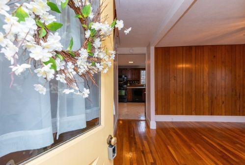 42 Cottage St, Stoneham MA  02180-3532 exterior