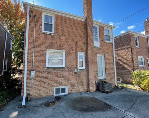 7012 Berwyn Ave, Chicago, IL 60656-1920